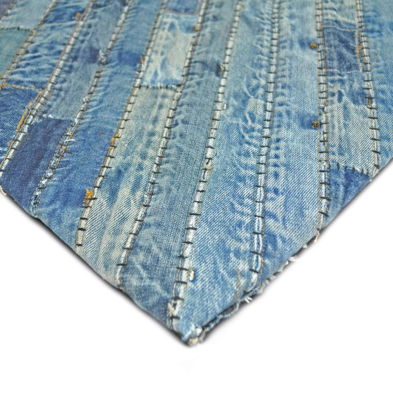 tapete-rectangular-color-azul-con-líneas