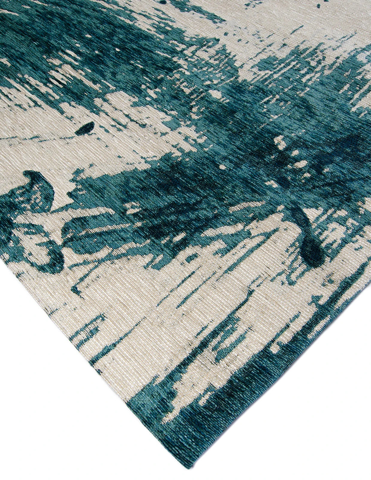Detalle de textura y flecos del tapete abstracto en azul petróleo